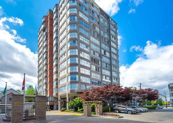 Fabulous One Bedroom with Beautiful View in Convenient North Delta