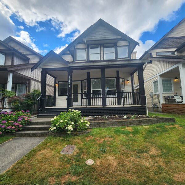 Stunning Three Bedroom House with Central AC in Clayton/Cloverdale, Surrey