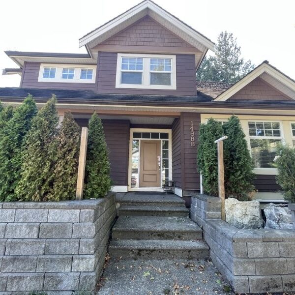 Spacious 3 Bedrooms Plus Den in Rosemary Heights West