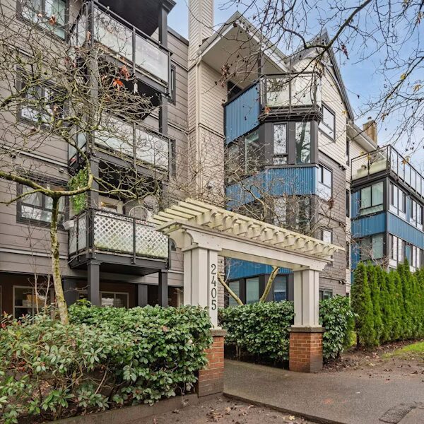 Bright Two Bedroom Home in Convenient Location