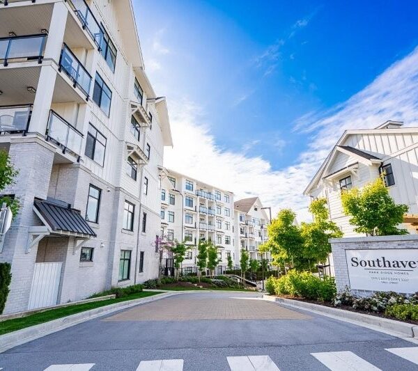 Southhaven. Corner Fourth Floor, One Bedroom