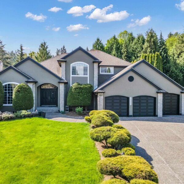 Beautiful 5 Bedroom House with Garage