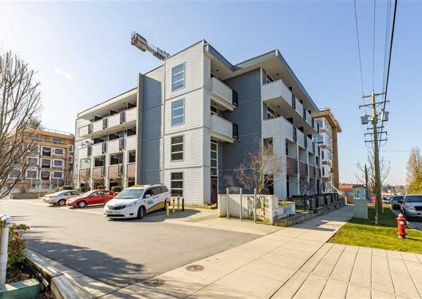 Conveniently Located Cozy Studio Apartment with Parking and Storage