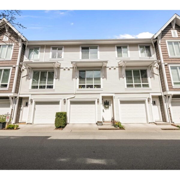 Niche Townhouse in South Surrey!