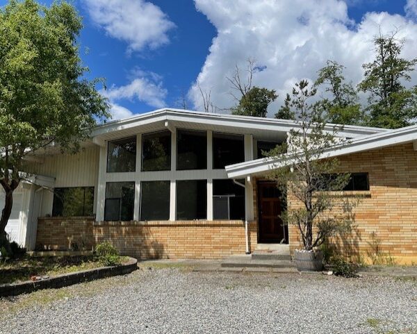1.04 Acres Rancher House in South Surrey