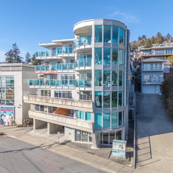 Beach Lover’s Dream – Sausalito Concrete Building 1 Bedroom + 1 Full Bathroom