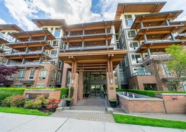 Impressive 2 Bedrooms/2 Bath on Royal Ave, New West