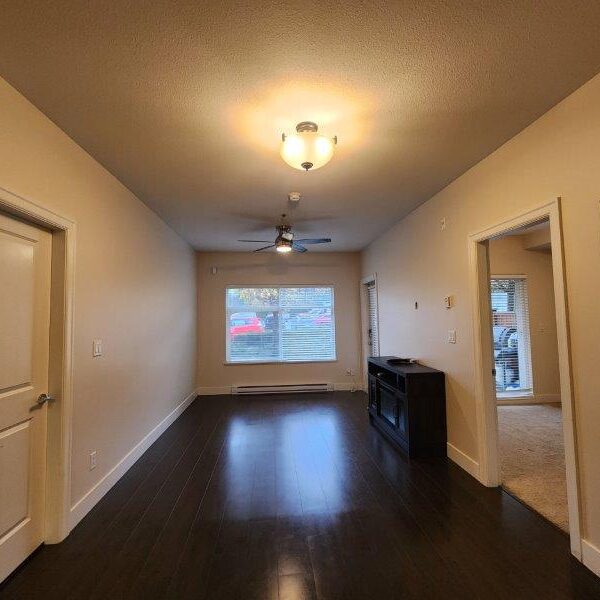 Bright Corner Unit – 2 Bed | 2 Bath | 810 Sq. ft.