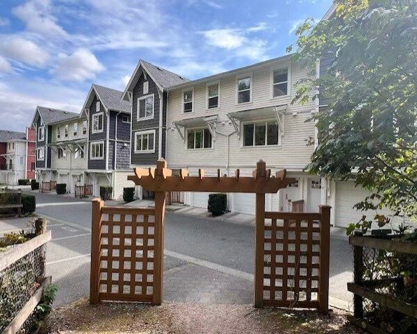 Niche Townhouse-3 beds in South Surrey