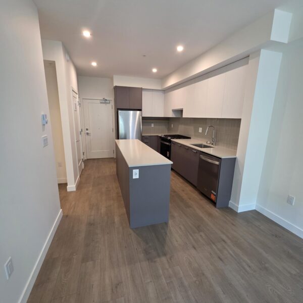 Spacious 1 Bedroom - Ground Level - Surrey